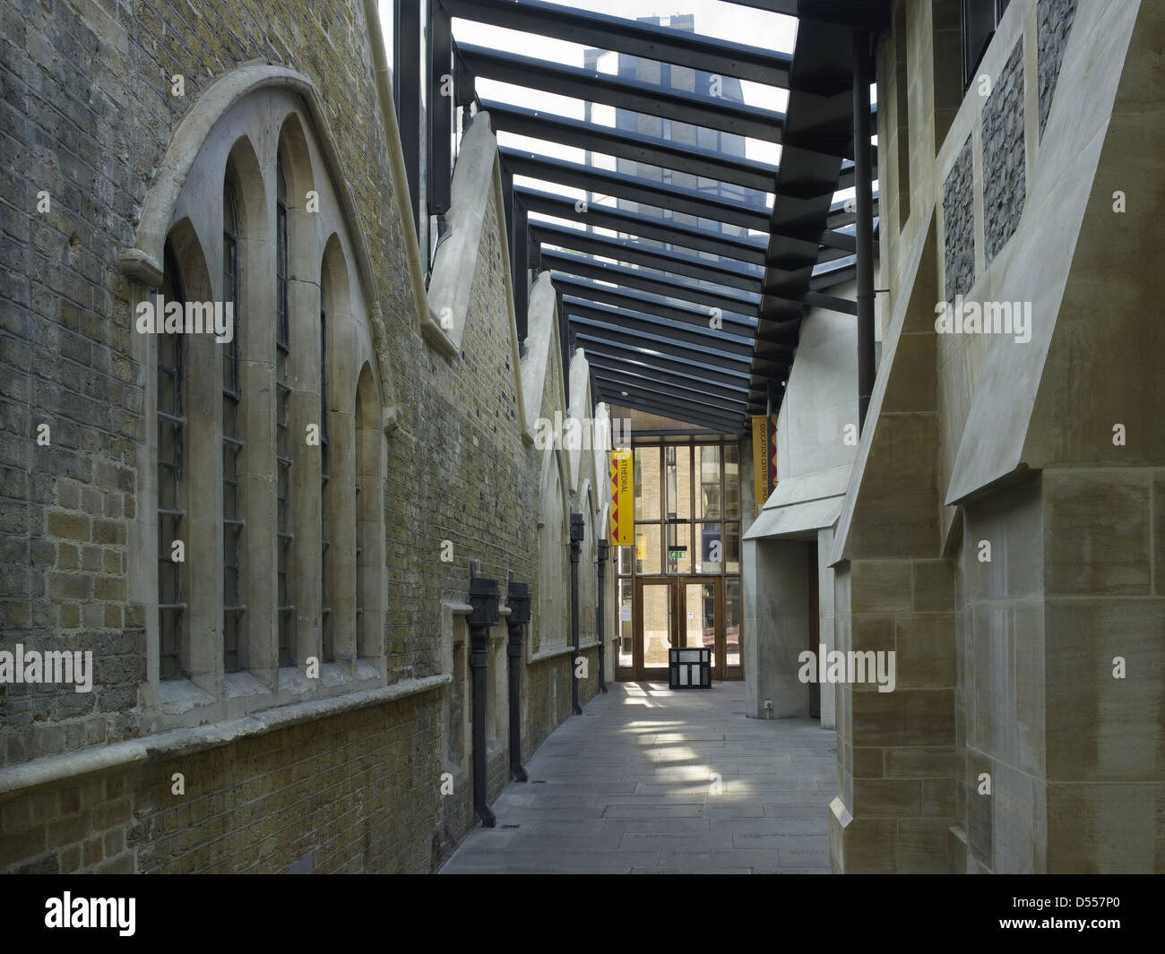 La Catedral de Southwark pasarela Foto de stock