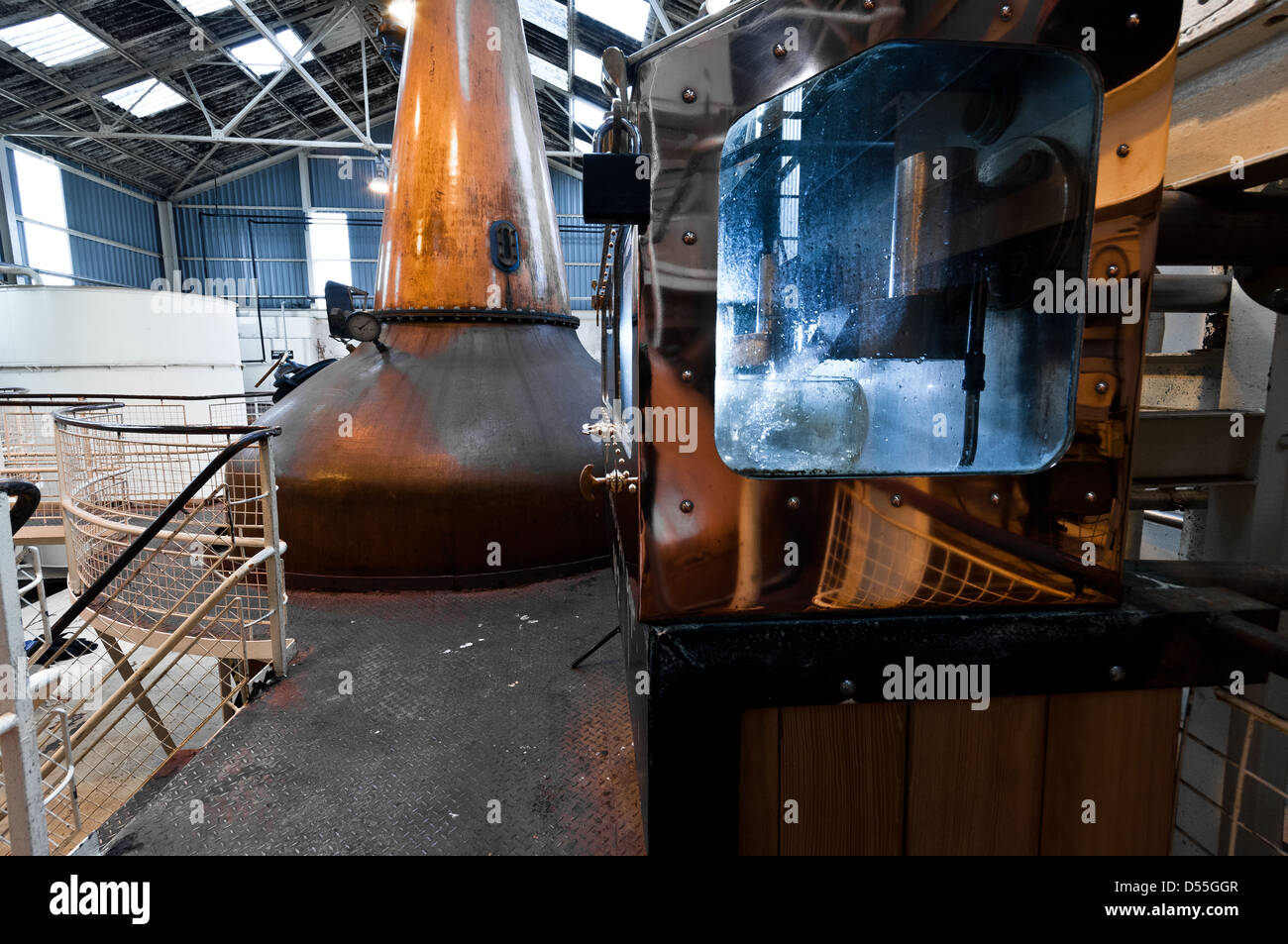 Fotografías de interior de la destilería Ben Nevis stills segura y cubas Foto de stock