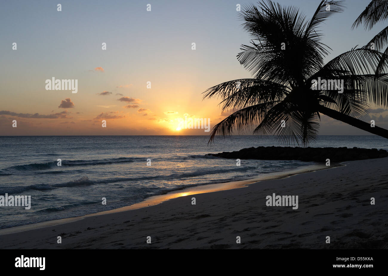 Saint Lawrence Gap, Barbados, noche en Dover Beach Foto de stock