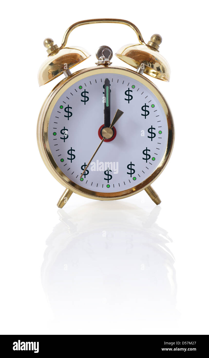 Concepto de tiempo es dinero, antiguo reloj alarma con símbolos de dólar por tiempo, aislado en blanco Foto de stock