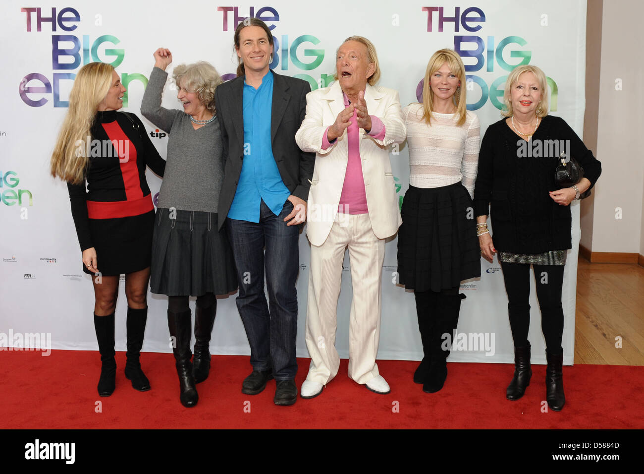 Martina Goeltner, Siglinde Steuer, Marco Steuer, Rolf Eden con la novia de Brigitte, Irit Dolev en el estreno de 'El Gran Foto de stock