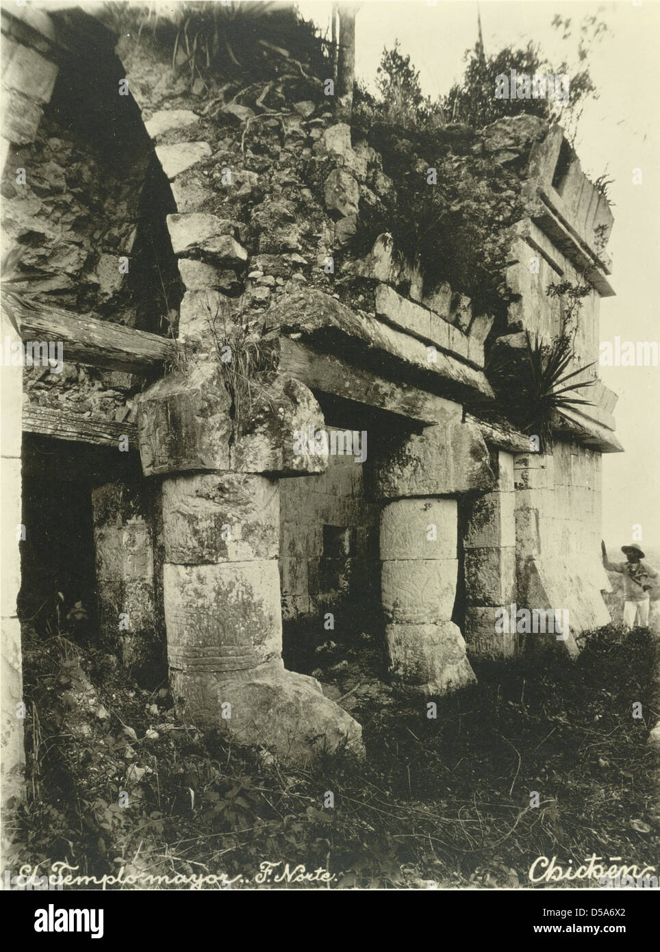 El Castillo de Kukulklan [Templo], la fachada norte, Chichén Itzá Foto de stock