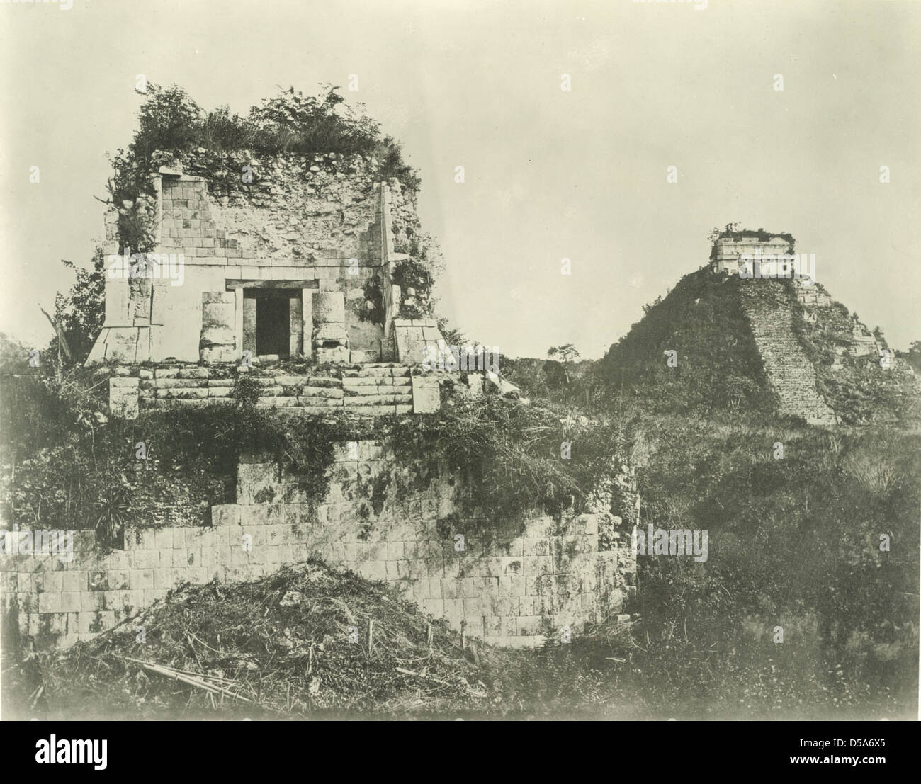 Templo de los jaguares y El Castillo de Kukulklan [Templo], Chichén Itzá Foto de stock