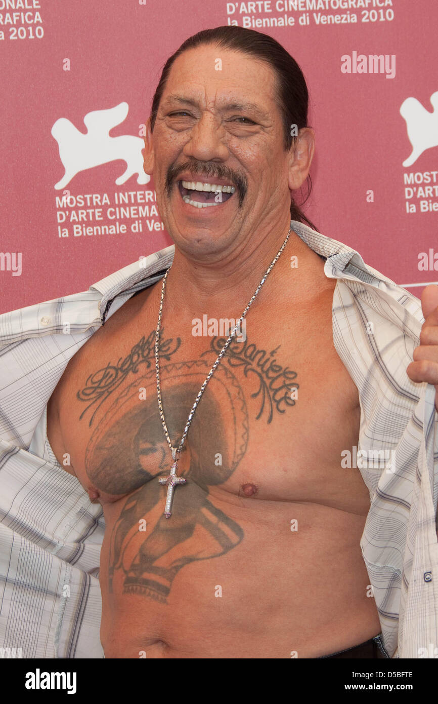 El actor Danny Trejo atiende el photocall de 'Machete' durante la 67ª  edición del Festival Internacional de Cine de Venecia, en el Palazzo del  Casin en Venecia, Italia, el 01 de septiembre