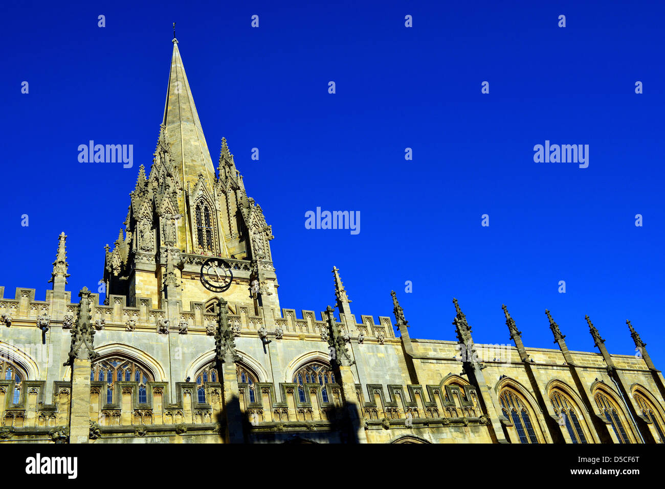 La iglesia universitaria de Santa María a la Virgen. Ciudad de Oxford, Inglaterra, Reino Unido Foto de stock