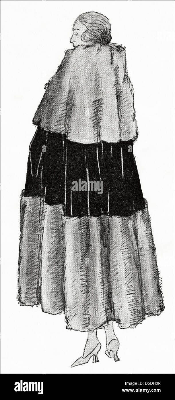 Diseñador de moda de París 1923 desconocido. Manto en marrón kolinski recortados en terciopelo marrón. Foto de stock