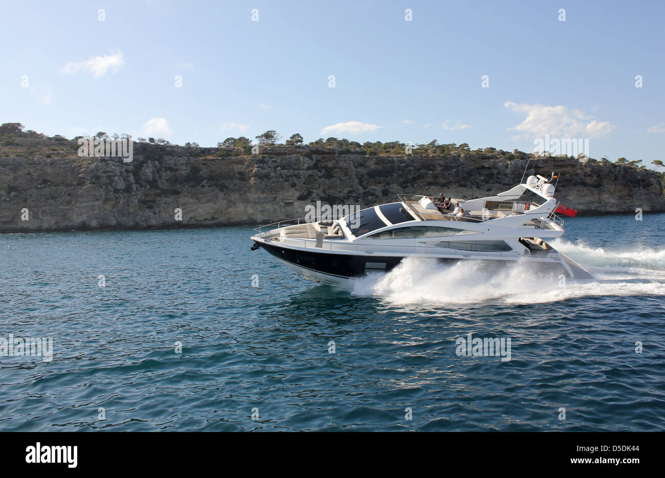 La nueva perla de 75 yate de lujo - destinados a Palma Boat Show 2013 - Durante las pruebas de mar, en la bahía de Palma, Mallorca. Foto de stock