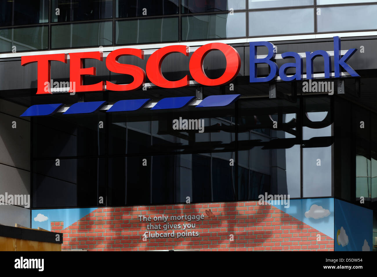 Señal de Tesco Bank, Broadway One, Renfield Street, centro de la ciudad de Glasgow, Escocia, Reino Unido Foto de stock