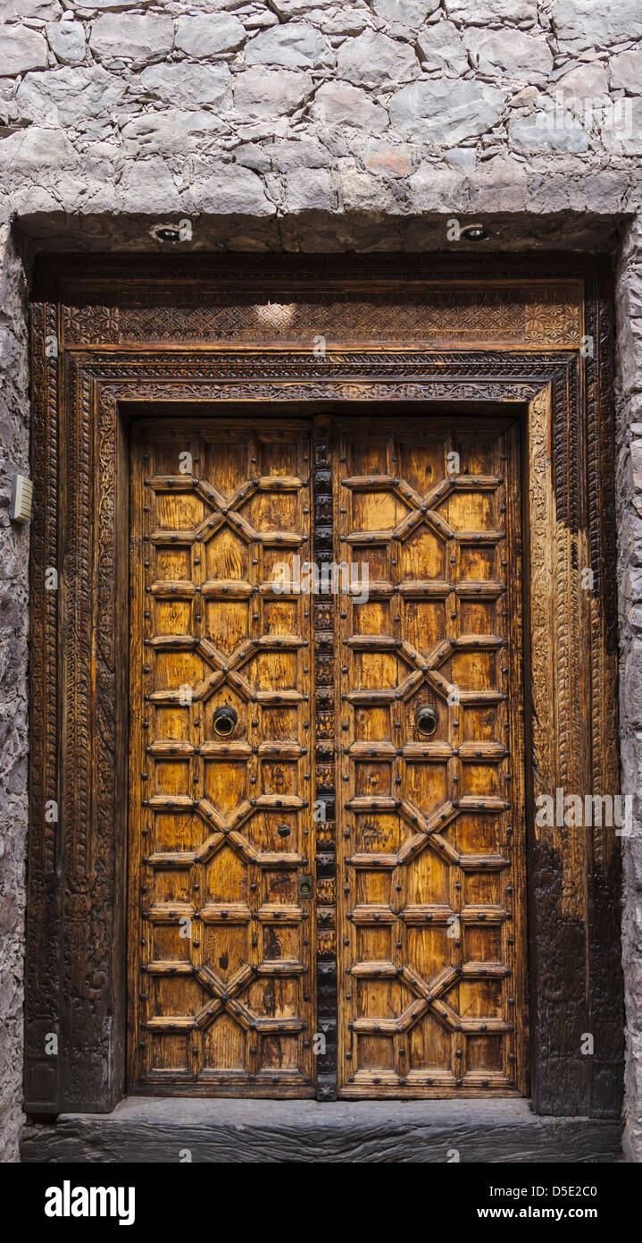 Puerta de madera de la casa colonial, San Miguel de Allende, México  Fotografía de stock - Alamy