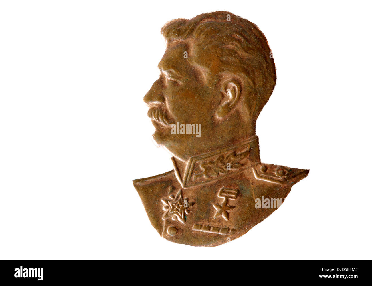 Retrato de Joseph Stalin en la Unión Soviética medalla para labor valerosa, en Rusia, en 1945, sobre fondo blanco. Foto de stock