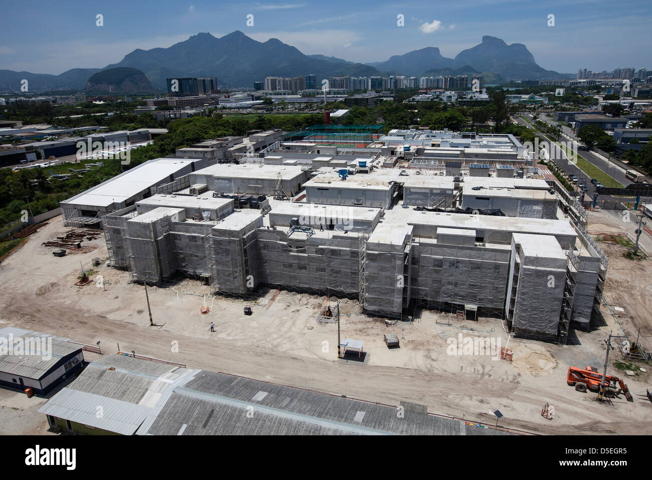 Barrio Barra da Tijuca en Río de Janeiro, Brasil. Construcción de edificios comerciales boom inmobiliario debido de los Juegos Olímpicos de 2016 Foto de stock