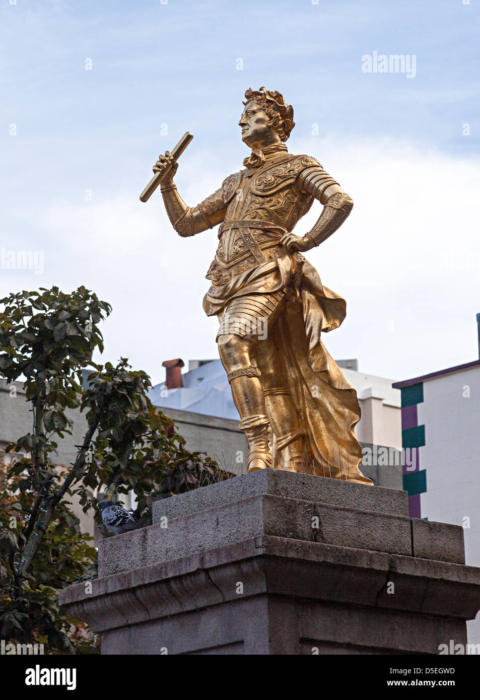 Estatua del rey Jorge II en el Royal Plaza St Helier, el origen de todas las distancias se miden en Jersey, Islas del Canal, REINO UNIDO Foto de stock