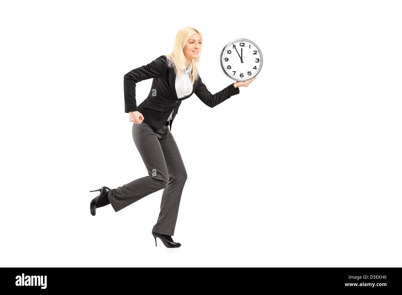 Retrato de longitud completa de una empresaria ejecuta con reloj aislado sobre fondo blanco. Foto de stock