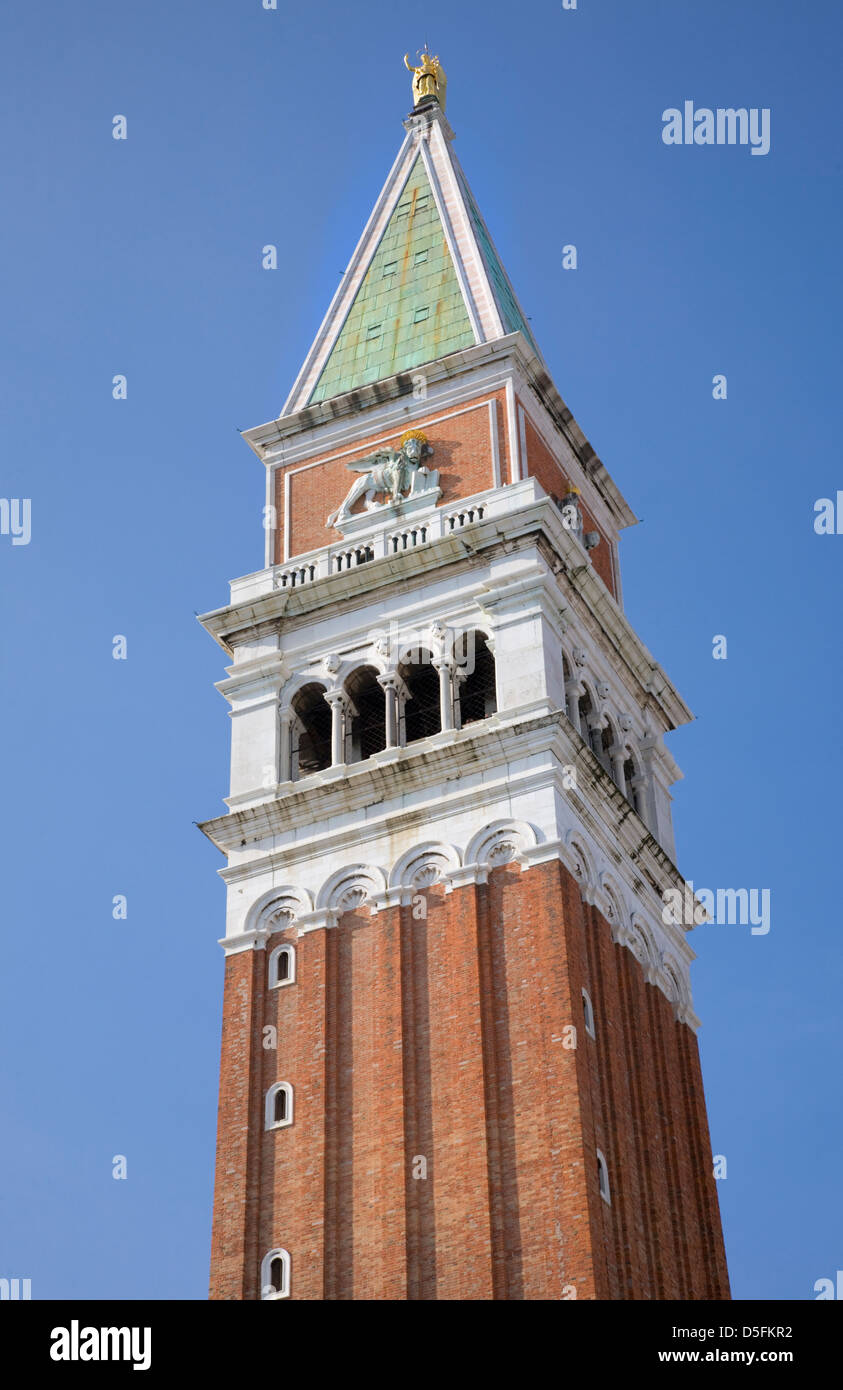 El Campanile de San Marcos torre campanario, Venecia, Italia Foto de stock
