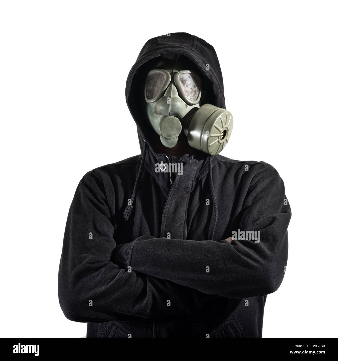 El hombre en la ropa oscura, vistiendo un clásico gas mask mascarilla sobre  un fondo blanco Fotografía de stock - Alamy