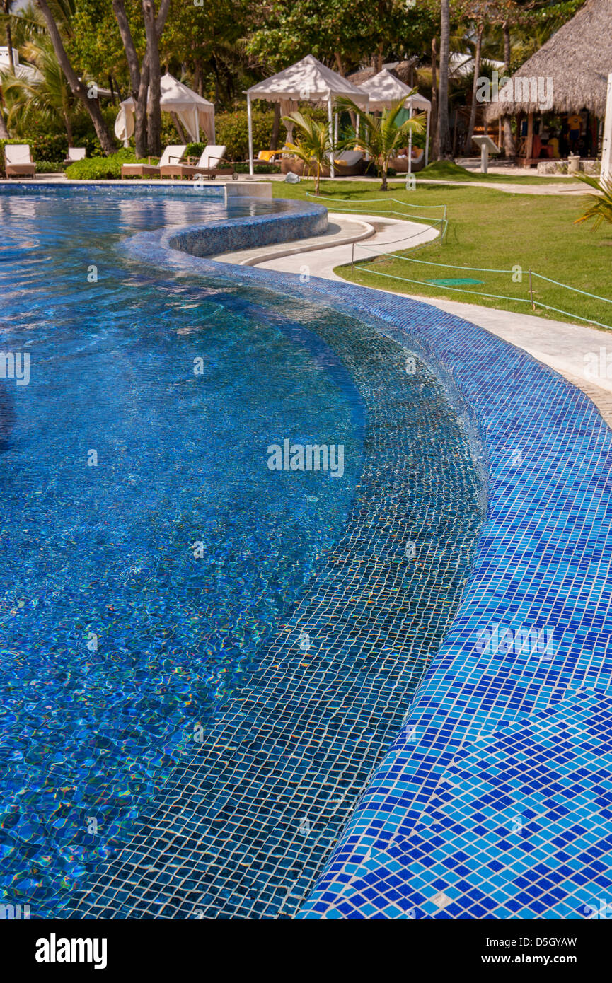 República Dominicana, Punta Cana, Higuey, Bavaro, Iberostar Grand, piscina infinity Foto de stock
