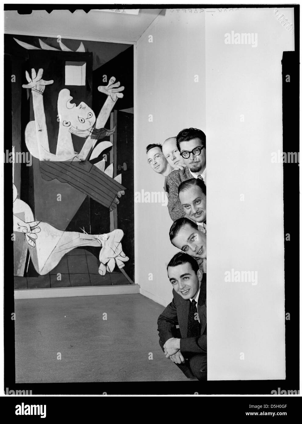 [Retrato de Ralph Burns, Edwin A. Finckel, George Handy, Neal Hefti, Johnny Richards, y Eddie Sauter, Museo de Arte moderno, Nueva York, N.Y., CA. Marzo de 1947] (LOC) Foto de stock
