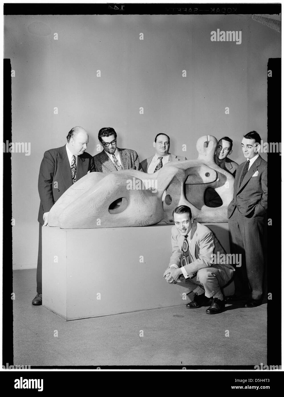 [Retrato de Edwin A. Finckel, George Handy, Johnny Richards, Eddie Sauter, Ralph Burns, y Neal Hefti, Museo de Arte moderno, Nueva York, N.Y., CA. Marzo de 1947] (LOC) Foto de stock