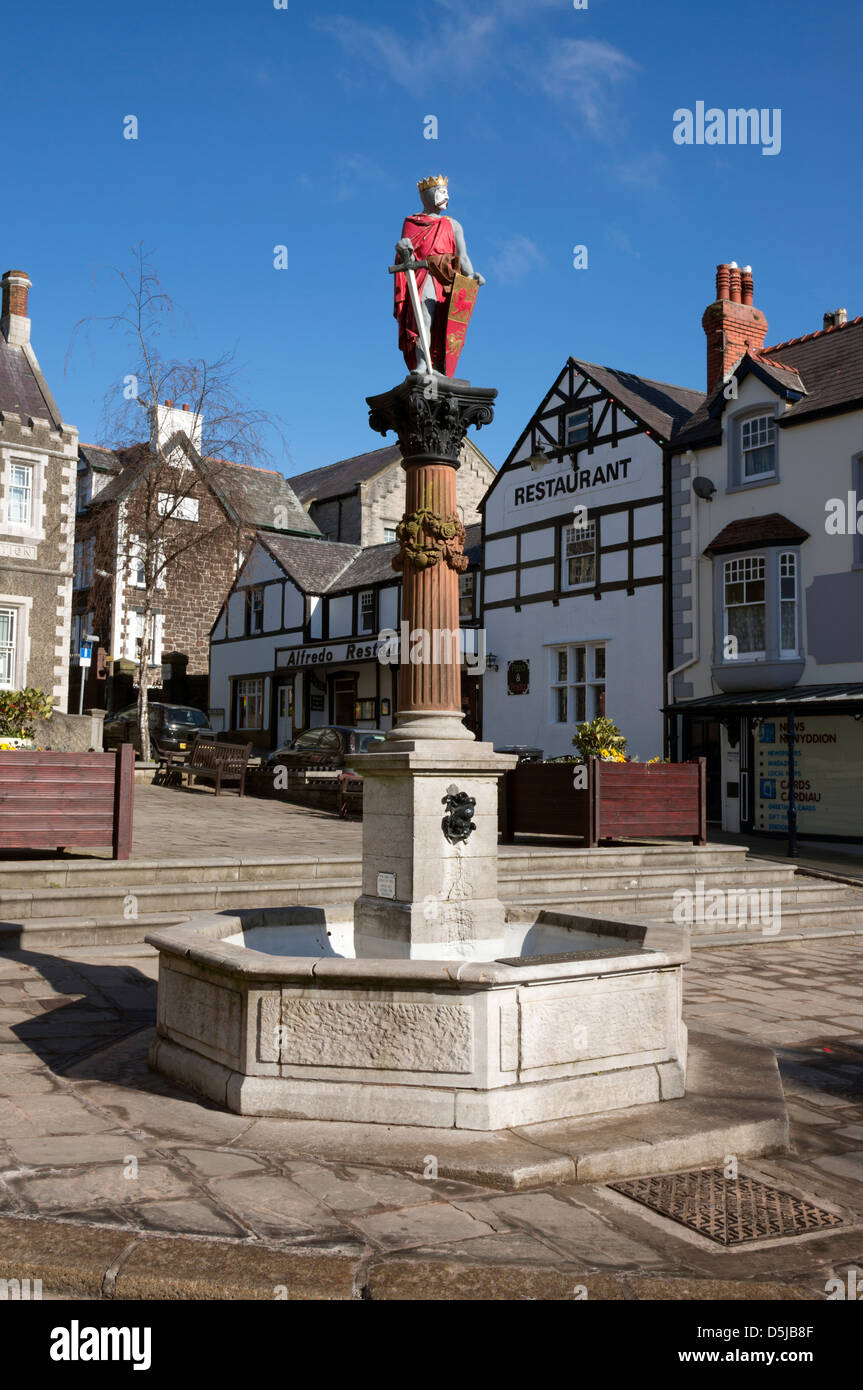 Estatua de Llewellyn el Grande en Conwy, North Wales, Reino Unido el