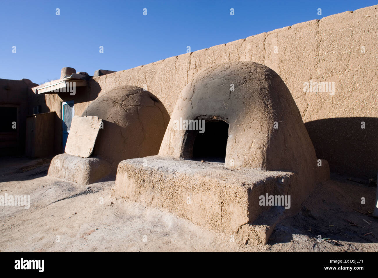 Hornos de leña fotografías e imágenes de alta resolución - Alamy