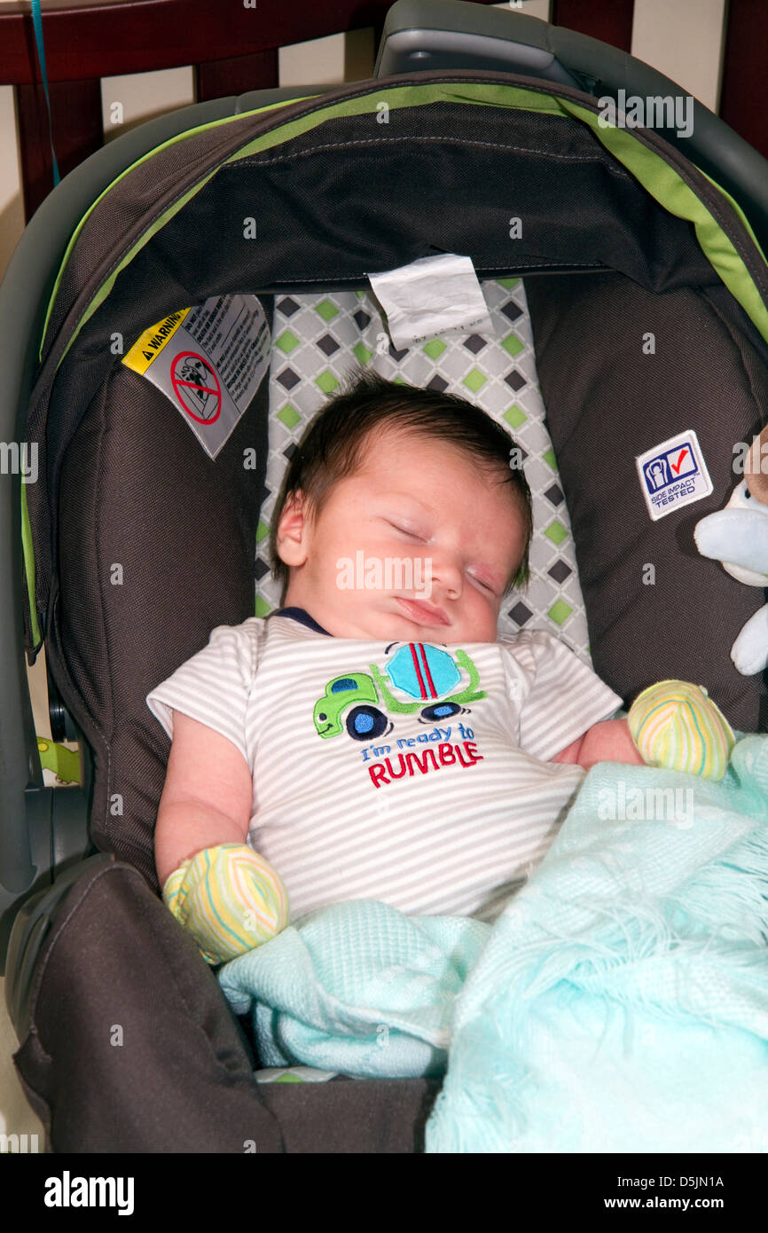 176,726 en la categoría «Carro del bebé» de fotos e imágenes de stock  libres de regalías