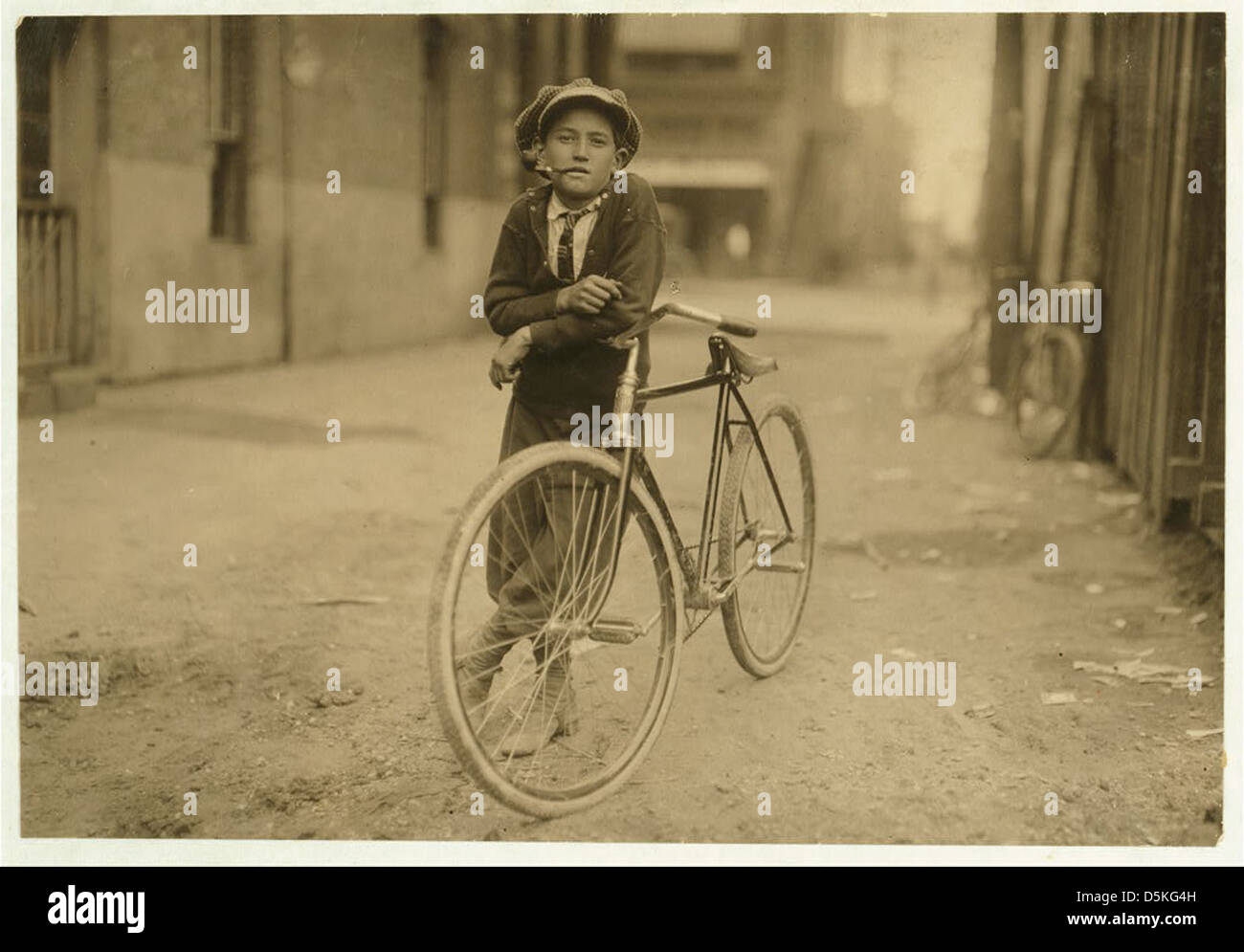 Hombre en bicicleta infantil: fotografía de stock © Nomadsoul1 #60340519