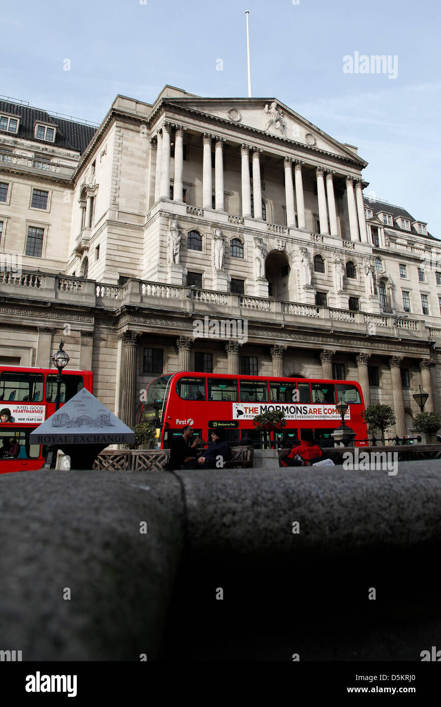 Londres, Reino Unido. El 4 de abril de 2013 - Una vista general del Banco de Inglaterra. Las tasas de interés se han mantenido en el 0,5%. Credit: Rob Arnold/Alamy Live News Foto Creado: 28/02/2013 Foto de stock