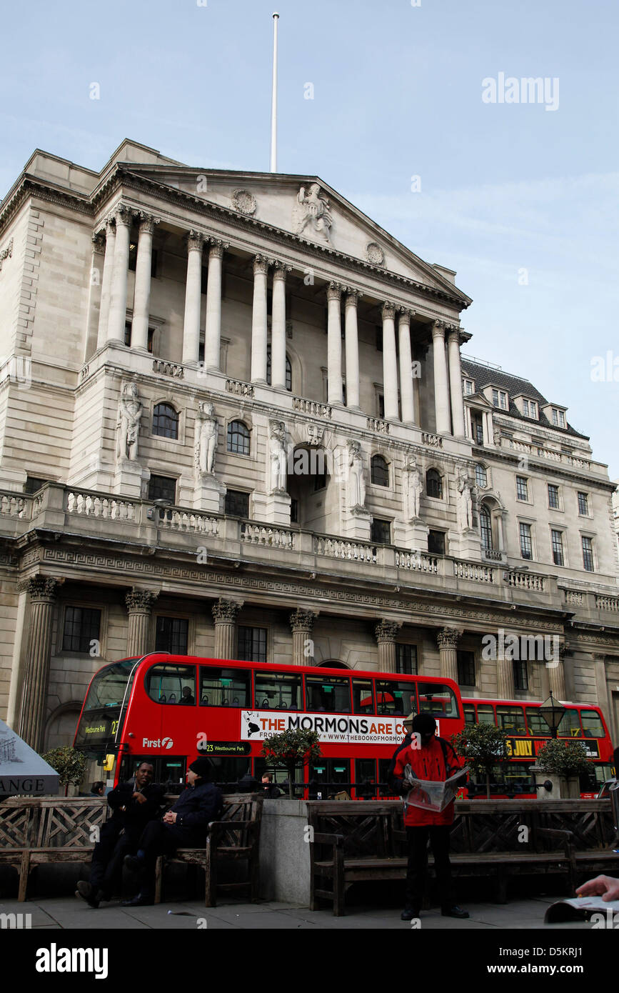 Londres, Reino Unido. El 4 de abril de 2013 - Una vista general del Banco de Inglaterra. Las tasas de interés se han mantenido en el 0,5%. Credit: Rob Arnold/Alamy Live News Foto Creado: 28/02/2013 Foto de stock