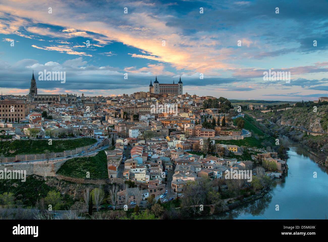 Skyline al atardecer, Toledo, Castilla La Mancha, España Foto de stock