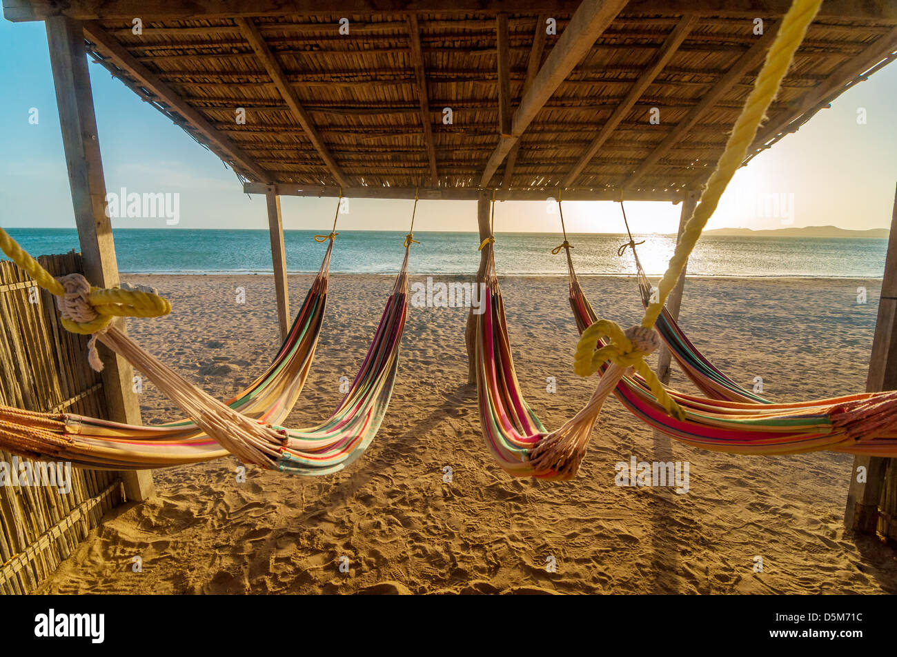 Guajira hamacas playa arena mar fotografías e imágenes de alta resolución -  Alamy