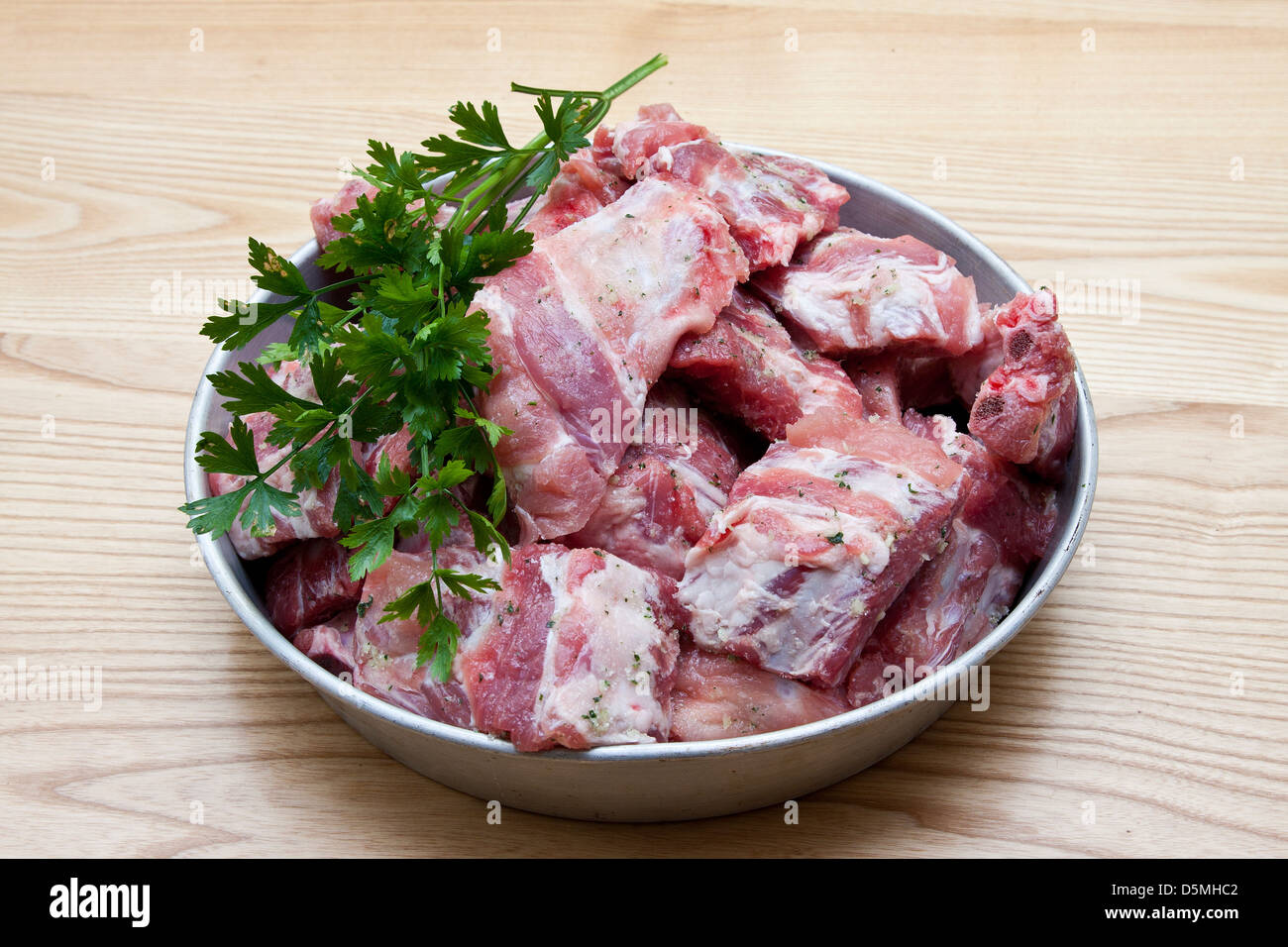 Bandeja de carne roja para barbacoa Foto de stock