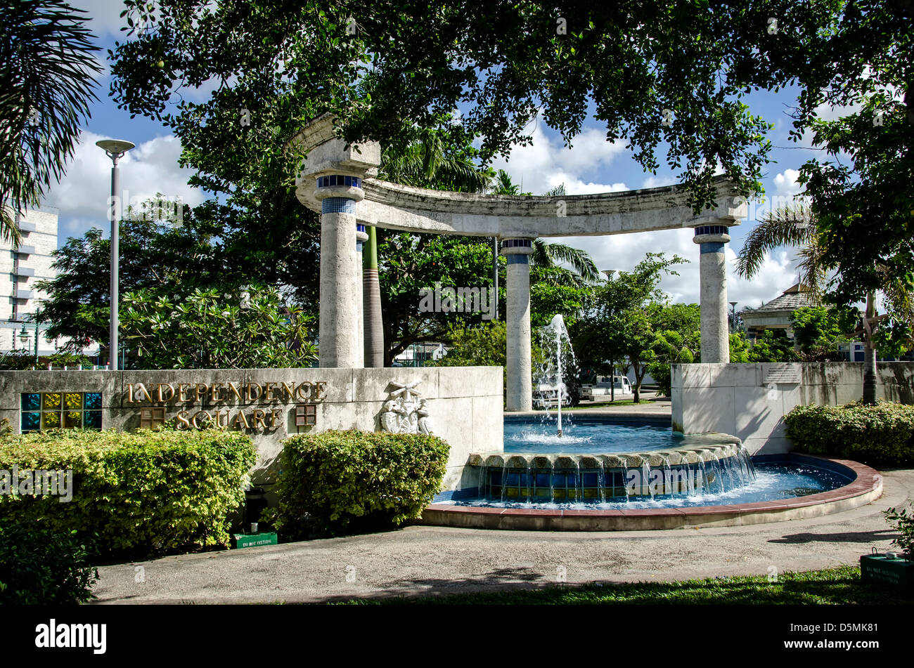 Fuente de estilo clásico en la Plaza de la independencia, Bridgetown, Barbados Foto de stock