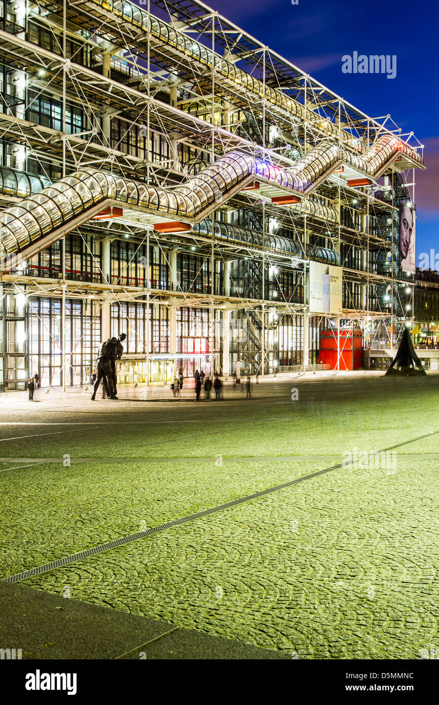 Centro Georges Pompidou (Centro Georges Pompidou) al atardecer. Foto de stock