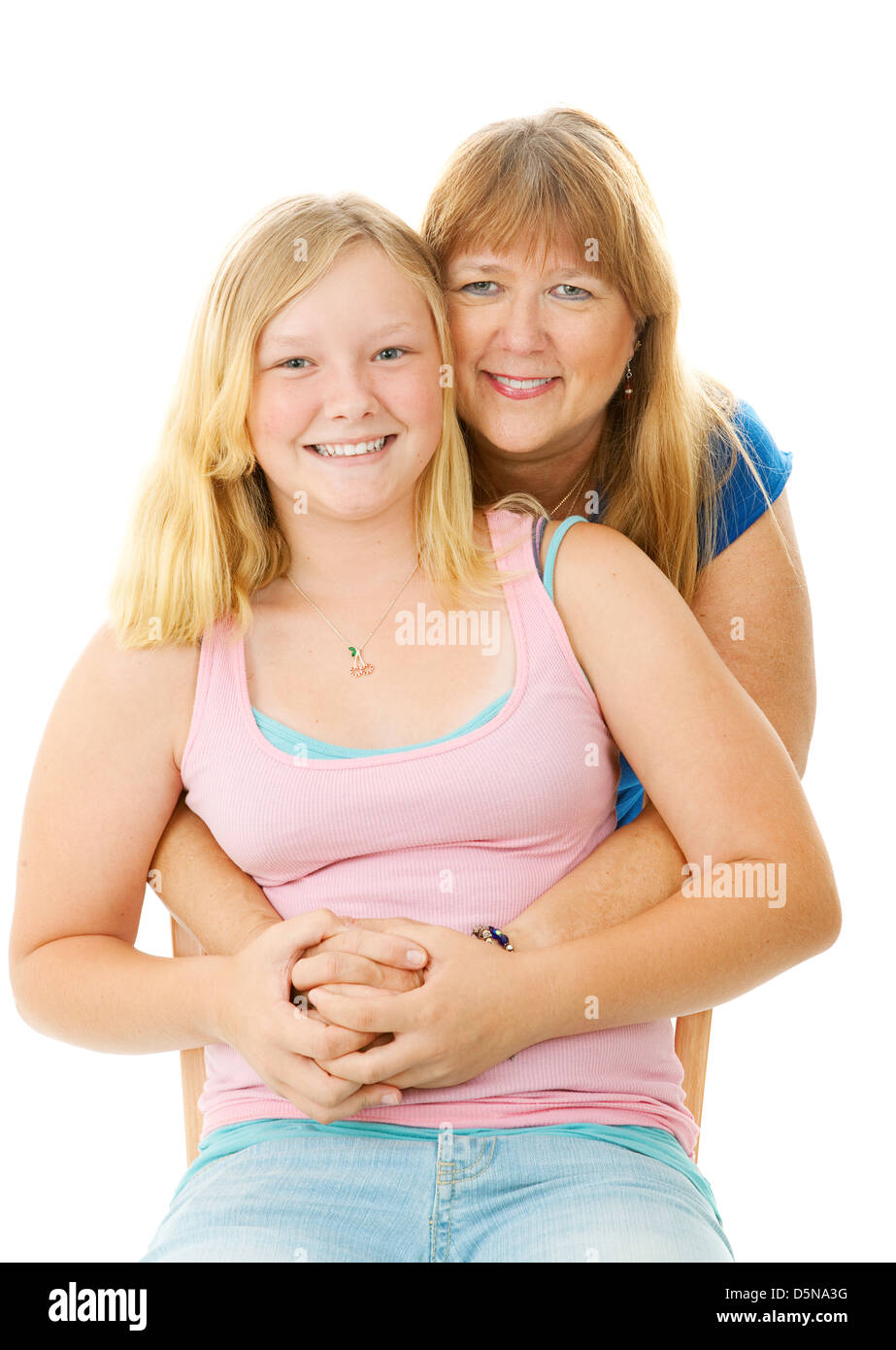 Retrato de una hermosa rubia de ojos azules, madre e hija adolescente. Aislado en blanco. Foto de stock