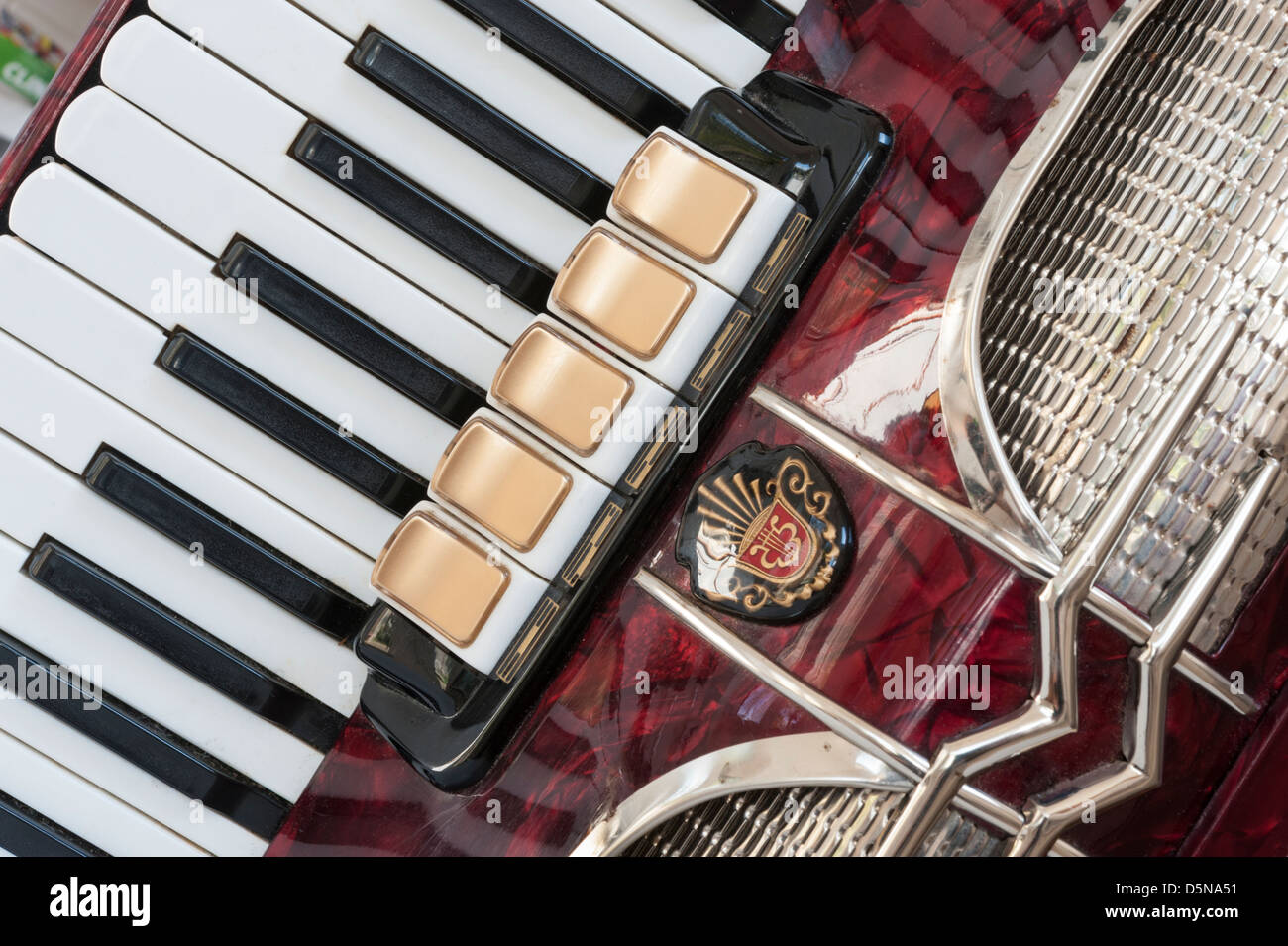 Teclas de acordeon de piano fotografías e imágenes de alta resolución -  Alamy