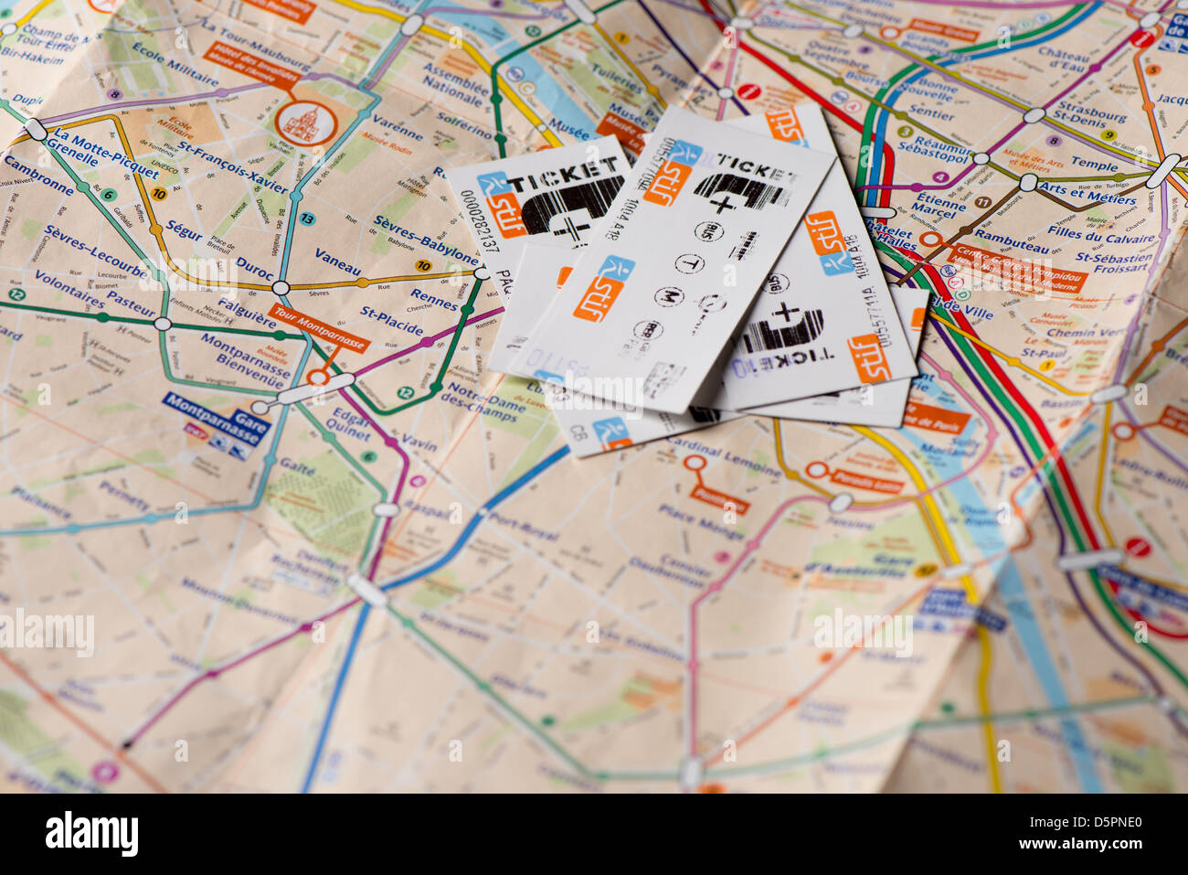 Boletos de metro de paris fotografías e imágenes de alta resolución - Alamy Boletos de metro de paris fotografías e imágenes de alta resolución - Alamy