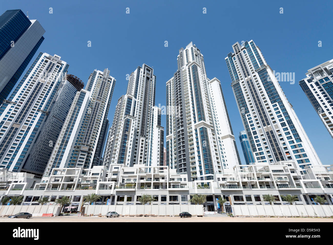 Apartamento moderno de altura de edificios en la Bahía de Negocios en Dubai, Emiratos Árabes Unidos Foto de stock