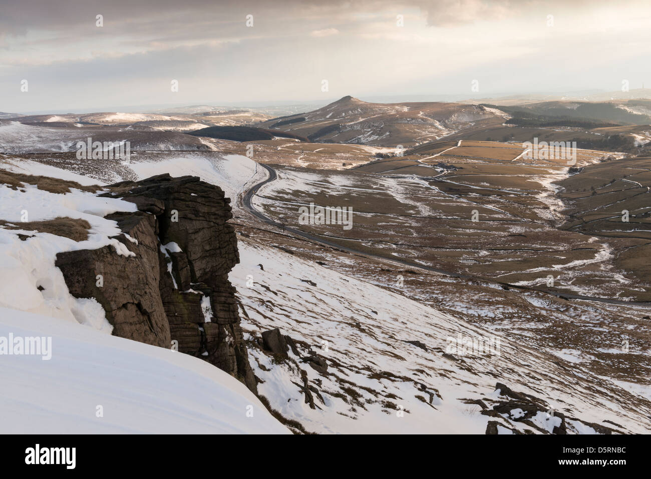 Vista desde el brillante, el Peak District Tor Foto de stock