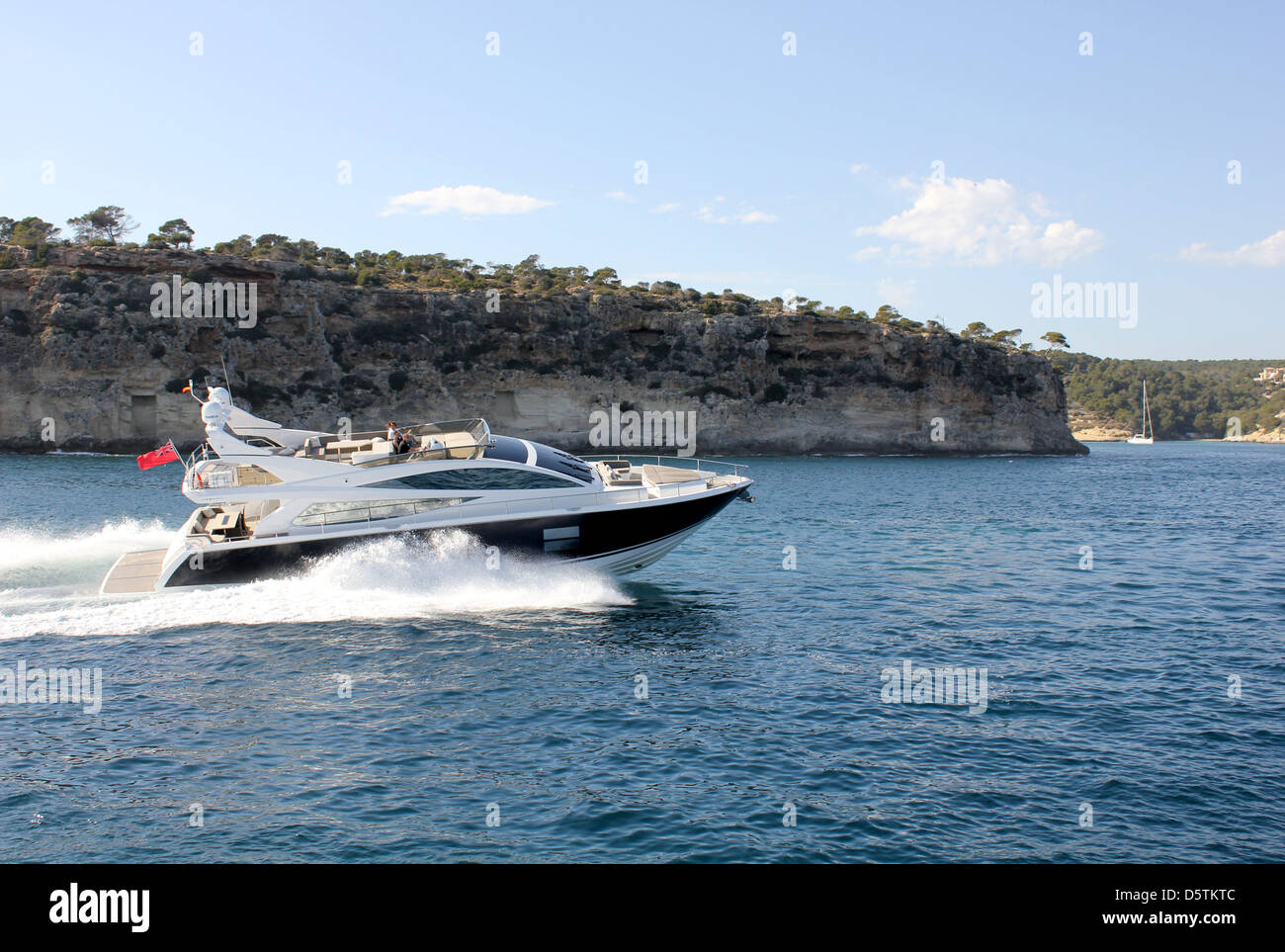 La nueva perla de 75 yate de lujo - destinados a Palma Boat Show 2013 - sometidos a las pruebas en el mar cerca de Portals Vells, Mallorca. Foto de stock
