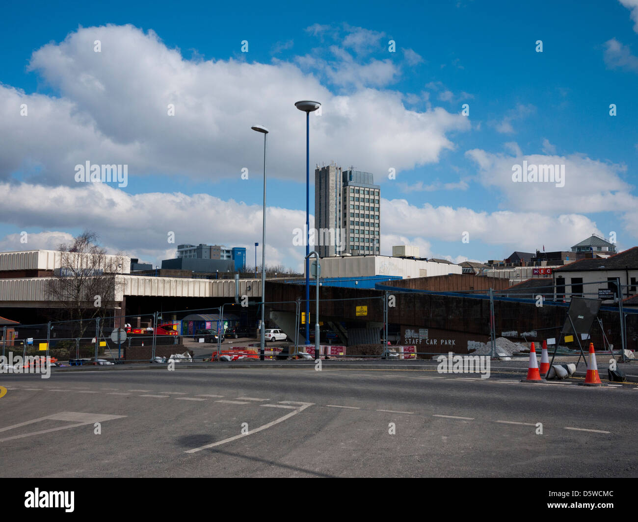 Vista lejana de Oldham, Centro Cívico, oficinas de gobierno local, Oldham, Greater Manchester, Reino Unido. Foto de stock