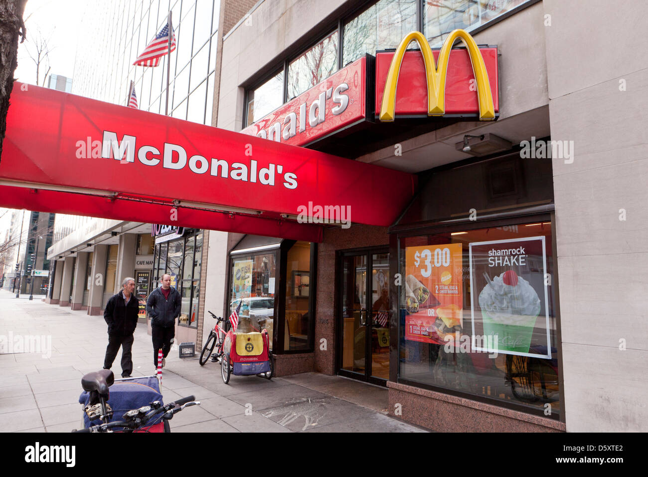 Escaparate de McDonald's Foto de stock