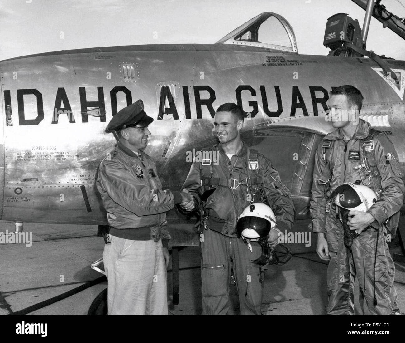 Idaho Air Guard pilotos y un Lockheed T-33A-1-LO 'Shooting Star'. Foto de stock