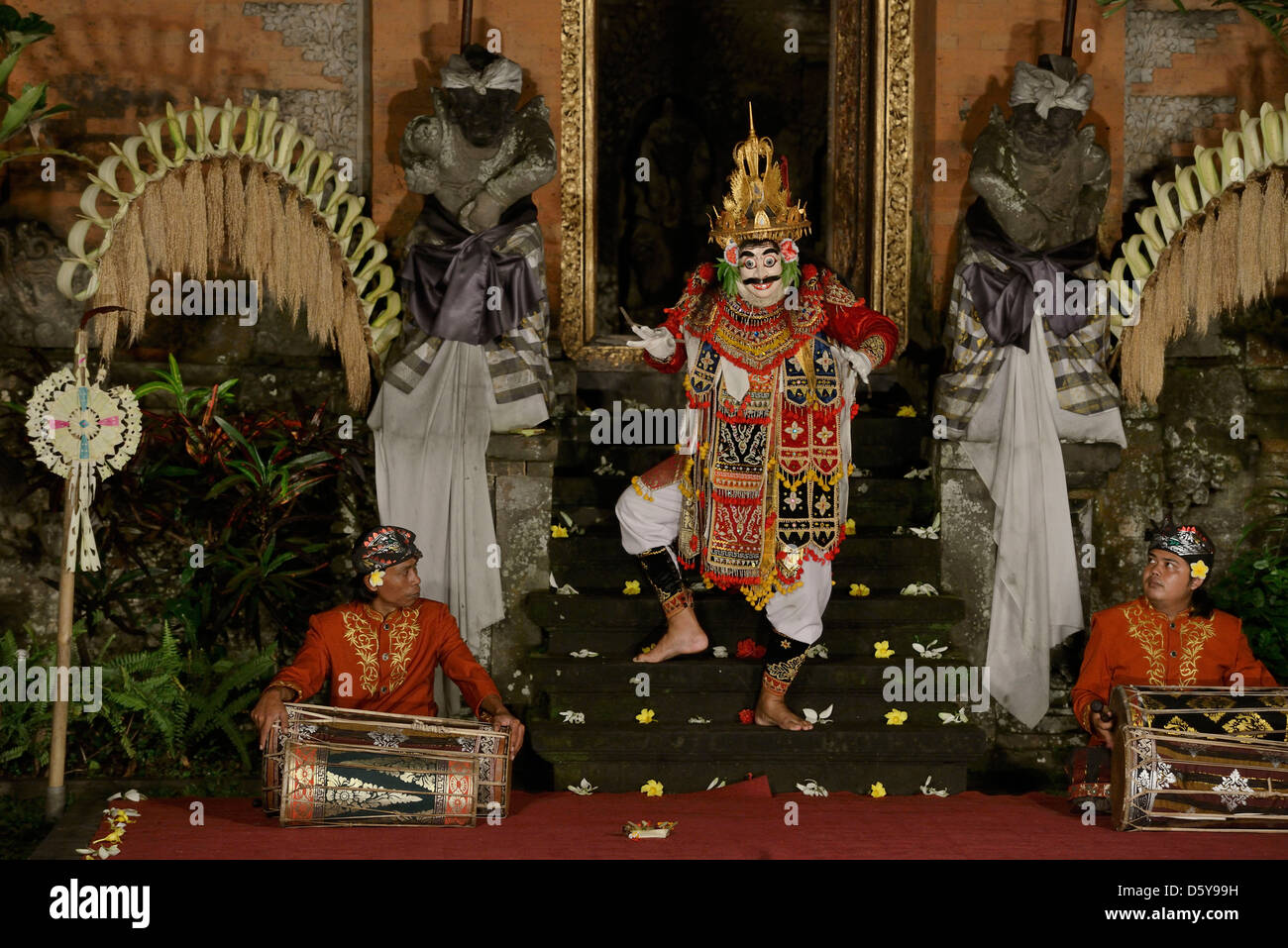 Indonesie Asie Bali Ubud danza y teatro tradicional en el templo de Puri Saren Foto de stock