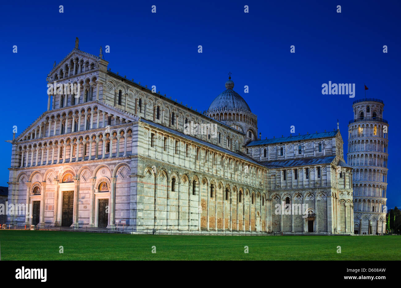 Catedral de Pisa y la Torre Inclinada, la arquitectura románica en Toscana Foto de stock