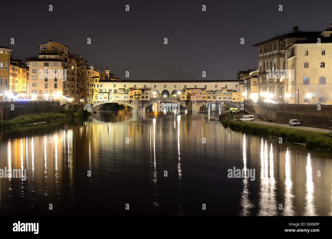 El Ponte Vecchio, el puente medieval de Florencia, la Toscana Foto de stock