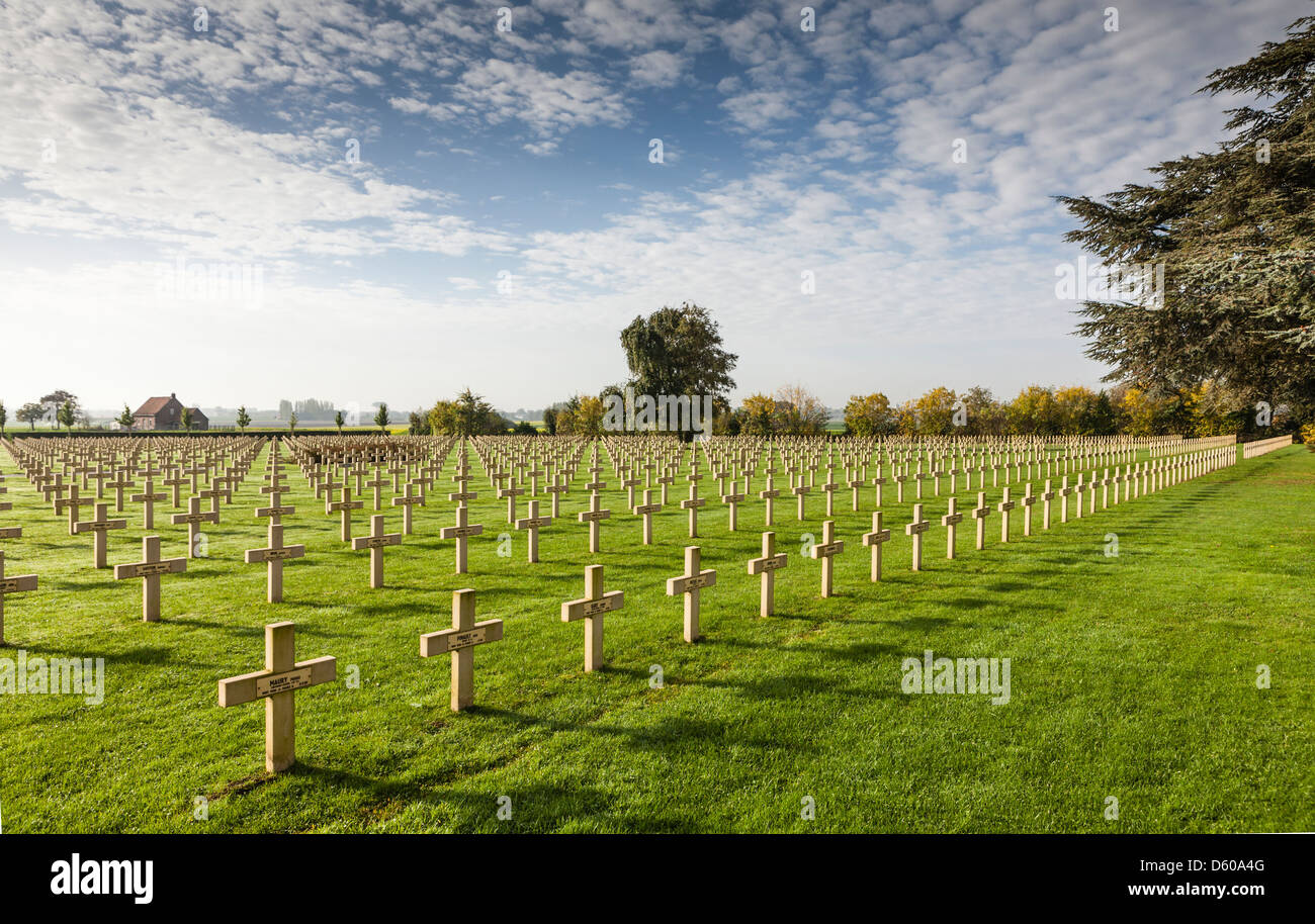 Temprano en la mañana II: Saint-Charles de Potyze Cementerio Francés, cerca de Ypres, Flandes, Bélgica Foto de stock