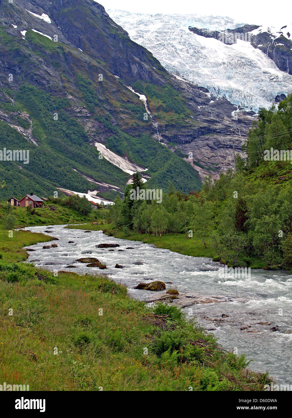 El glaciar stream desde el glaciar de Boyabreen,Noruega Foto de stock
