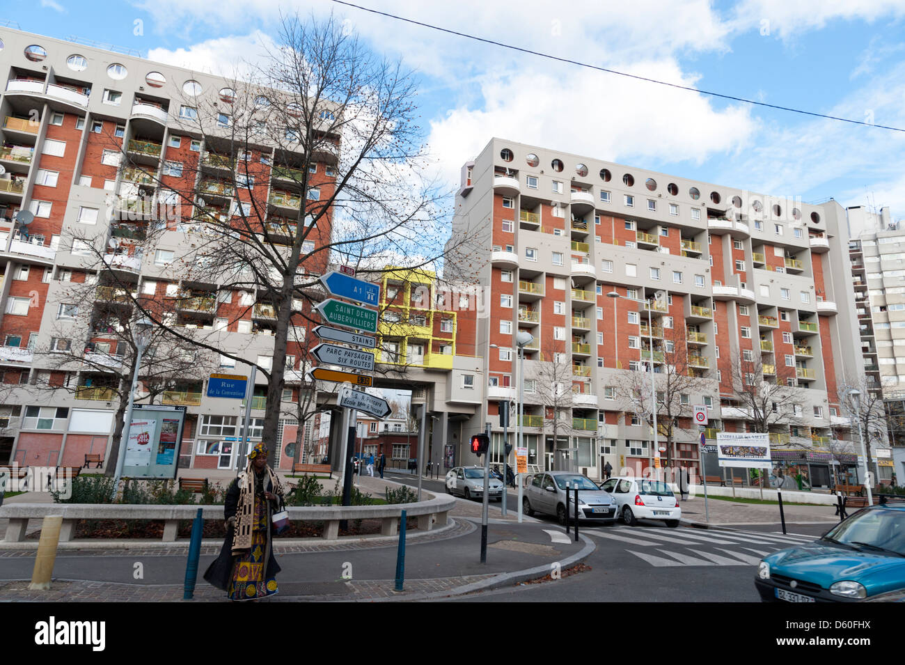 Bloques de pisos en el barrio parisino de La Courneuve Foto de stock