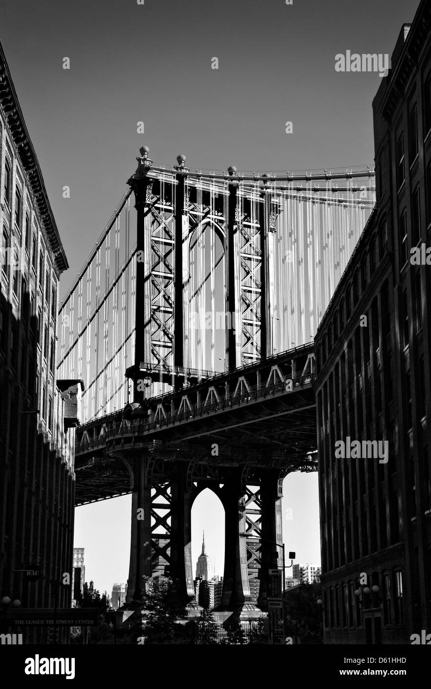 Manhattan Bridge, vista desde Brooklyn Heights, Nueva York, Estados Unidos de América - Imagen tomada de suelo público Foto de stock