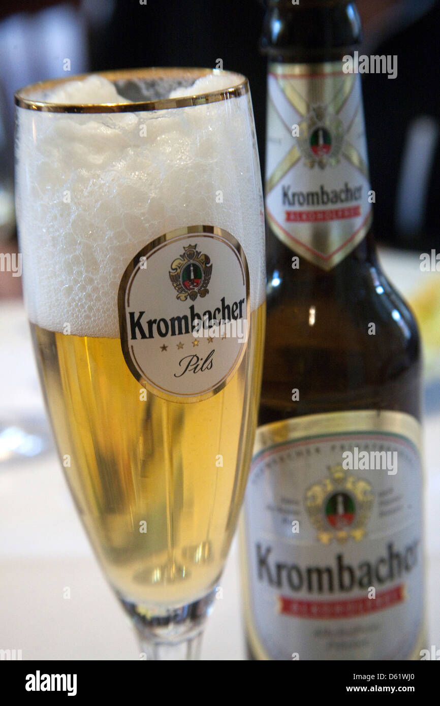 Cerveza local servida en Heltfa, Alemania. Foto de stock